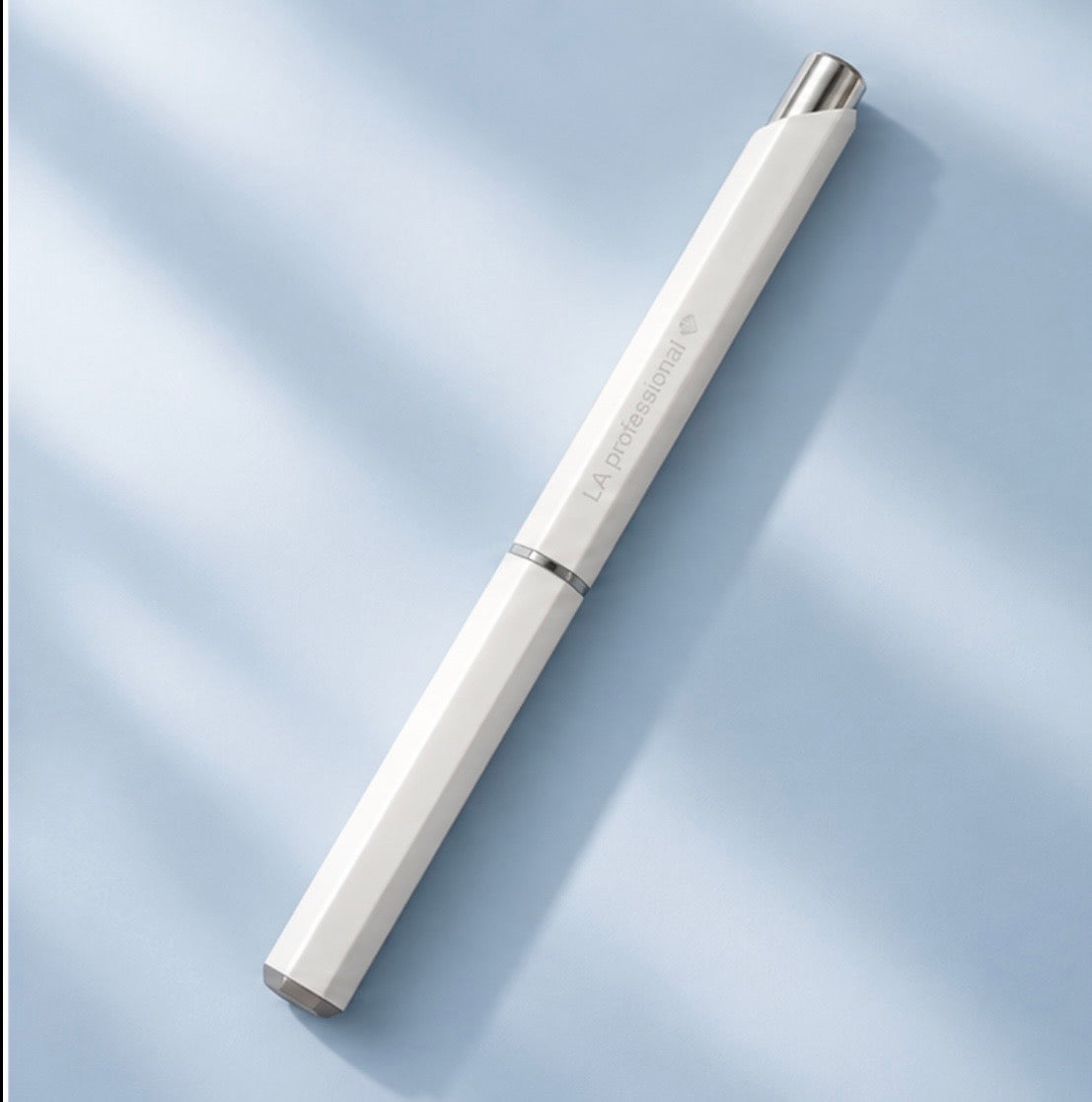 LA PROFESSIONAL 2-IN-1 MAGNET & BRUSH